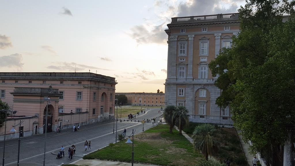 L'Insolita Reggia Caserta Exteriör bild