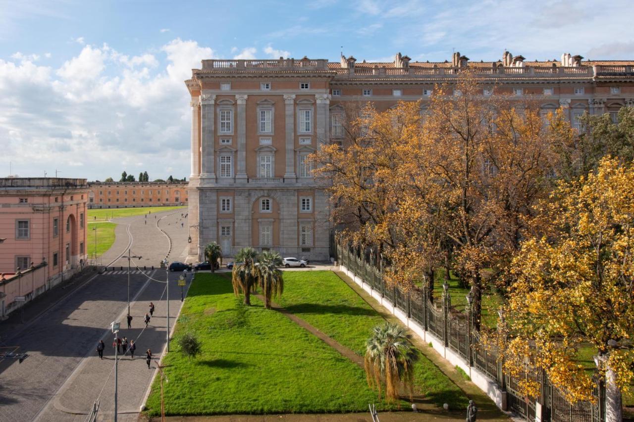 L'Insolita Reggia Caserta Exteriör bild
