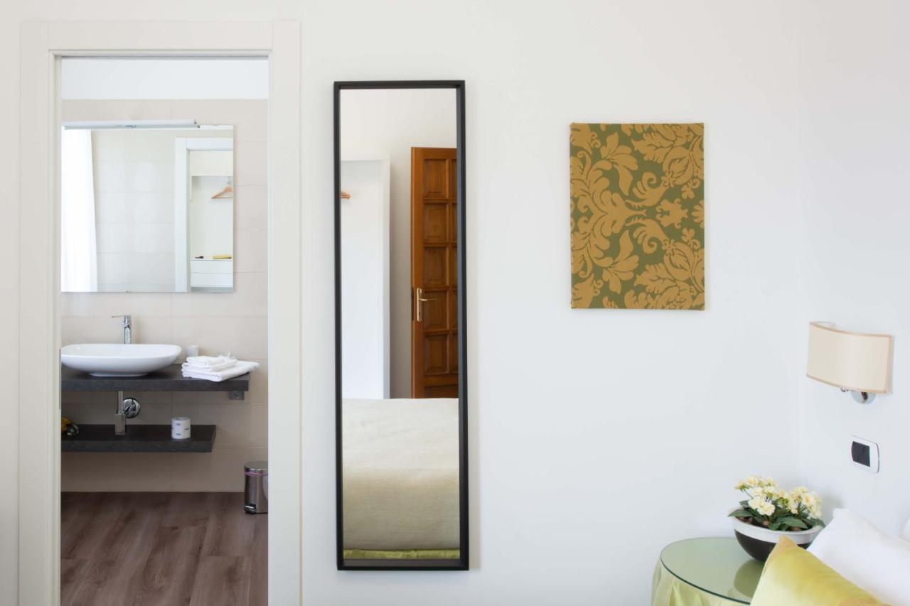 L'Insolita Reggia Caserta Exteriör bild