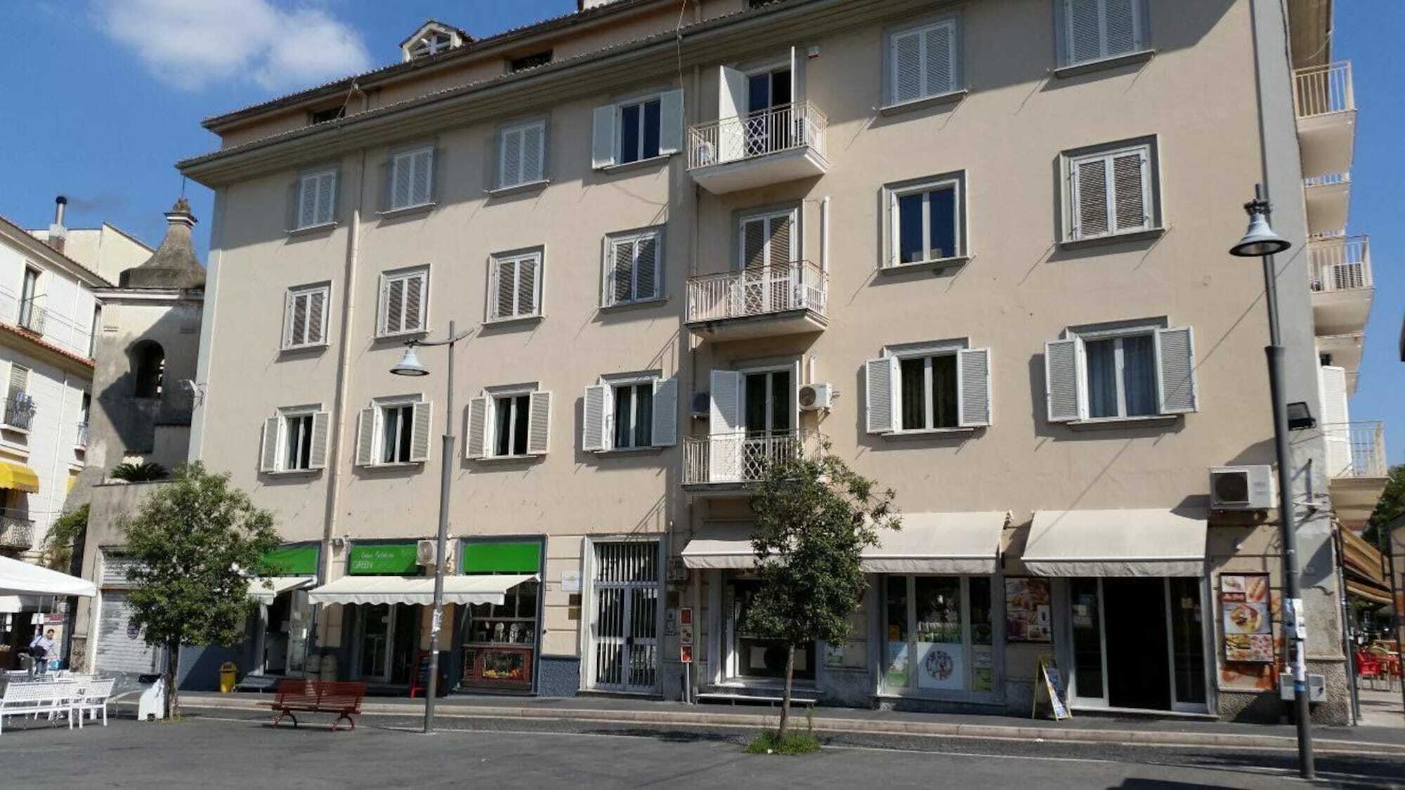 L'Insolita Reggia Caserta Exteriör bild